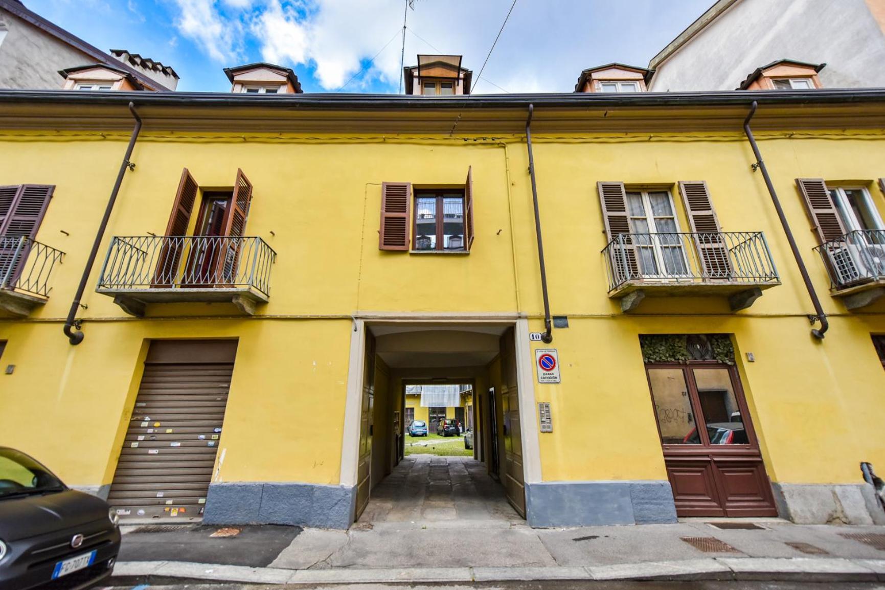 Modern Apartment Piazza Statuto Porta Susa Fs Turin Exterior photo